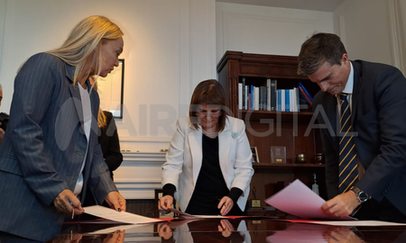 La ministra de Seguridad de la Nación, Patricia Bullrich, encabezó la firma del acuerdo. La ministra de Seguridad de la Nación, Patricia Bullrich, encabezó la firma del acuerdo.