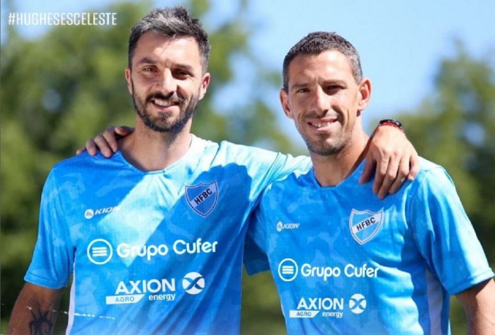 Nacho Scocco y Maxi Rodríguez fueron presentados como nuevos jugadores de Hughes FC