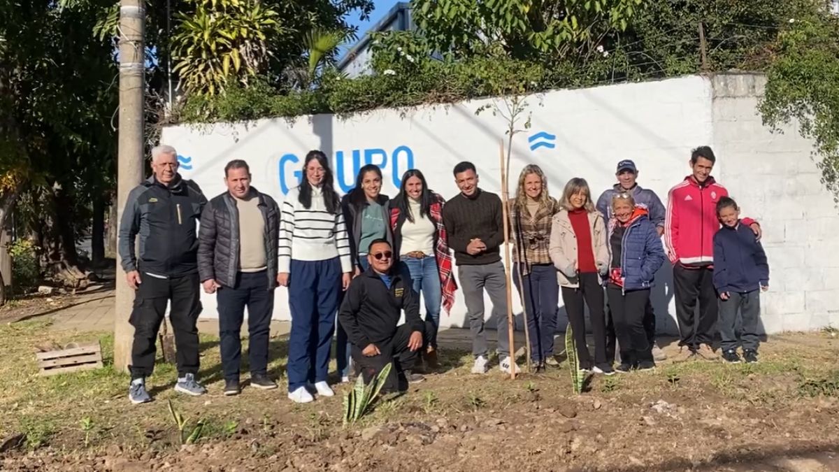 Vecinos de barrio Roma transformaron una esquina en la que antes había un microbasural.