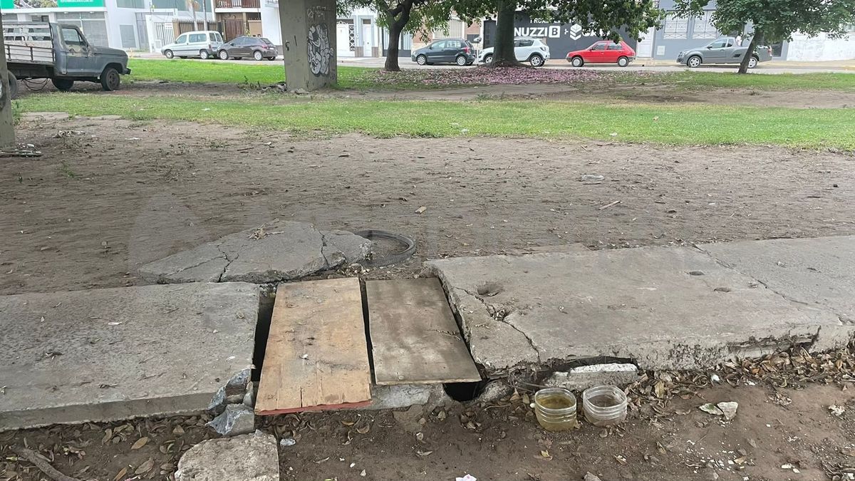 Senda peatonal frente al club. Senda peatonal frente al club.