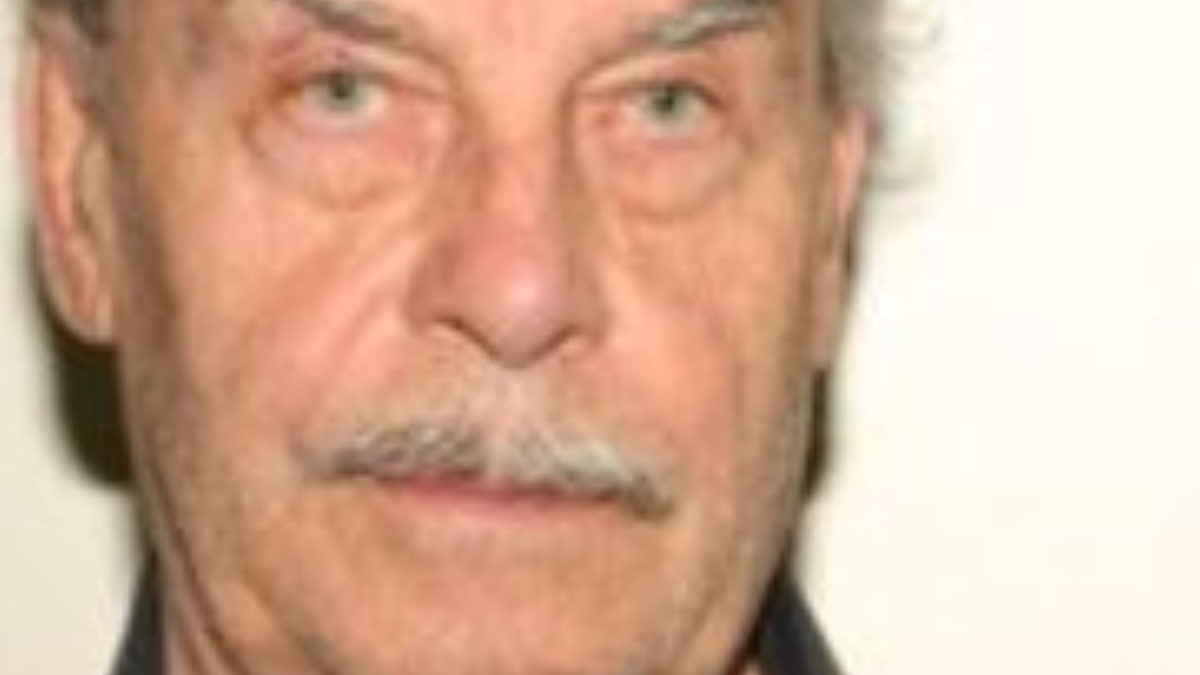 Josef Fritzl, un hombre de 74 años, había encerrado a su hija, Elisabeth, a los 14 en el sótano de su casa. Josef Fritzl, un hombre de 74 años, había encerrado a su hija, Elisabeth, a los 14 en el sótano de su casa.