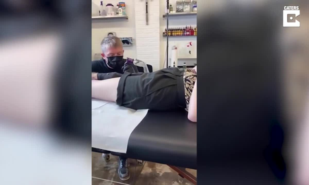 Una chica se tatuó el último mensaje que le escribió su papá antes de morir y su historia se viralizó Una chica se tatuó el último mensaje que le escribió su papá antes de morir y su historia se viralizó