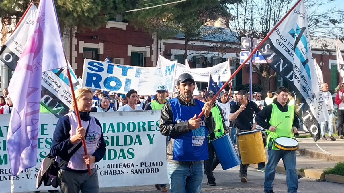 Festram se movilizó en Las Rosas en rechazo a los descuentos de días paro.