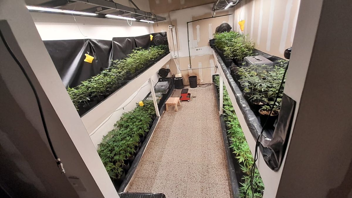 Se trata de un galpón de casi 300 metros cuadrados con una infraestructura y tecnología de punta puestas al servicio del narcotráfico.