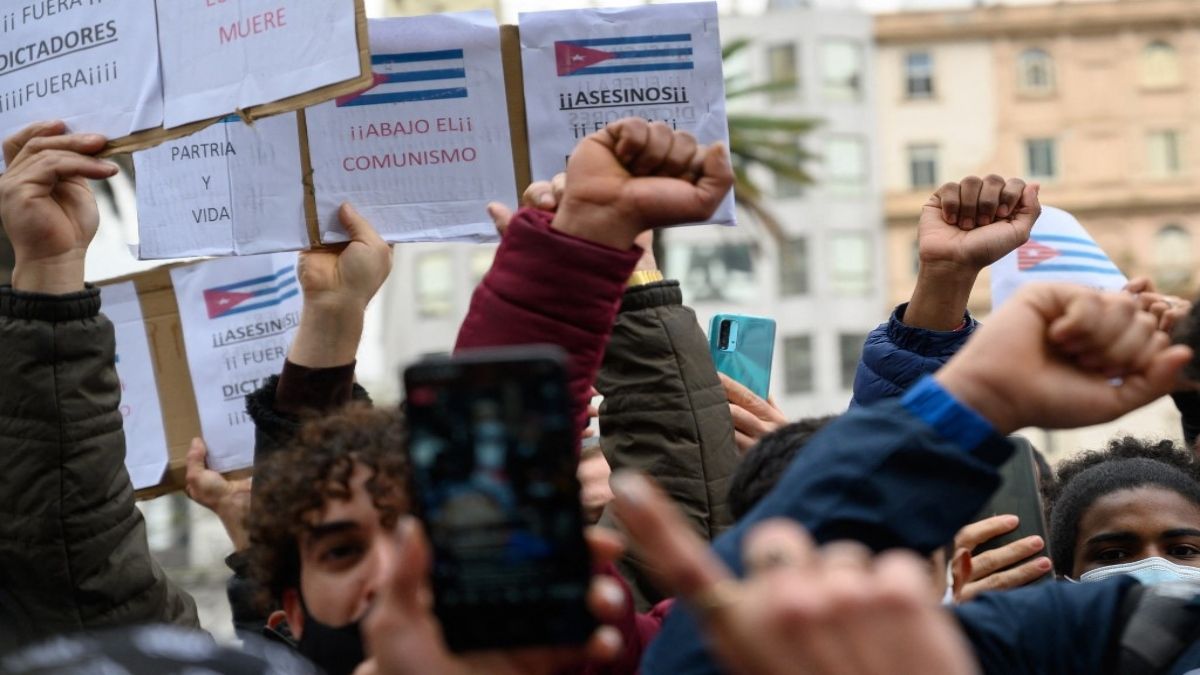 Cuba vive una feroz crisis sanitaria y económica. La gente salió a las calles pese a la represión.