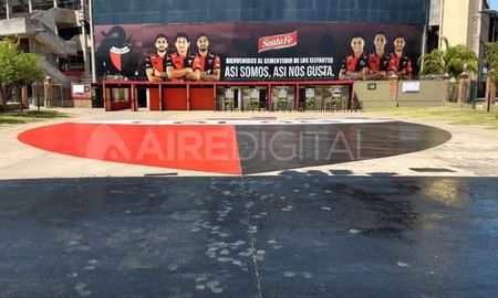 El Club Colón ya tapó las pintadas. El Club Colón ya tapó las pintadas.