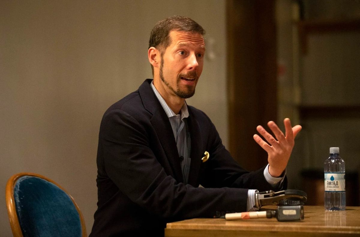 Después de su pesadilla, Ralston comenzó a brindar charlas motivacionales, en las que comparte sus experiencias y valores y, por eso, diferentes empresas y organizaciones lo toman como un inmejorable modelo de superación personal. “Si mi historia sirve para ayudar y motivar a mucha gente, estaré muy feliz”, destaca. Después de su pesadilla, Ralston comenzó a brindar charlas motivacionales, en las que comparte sus experiencias y valores y, por eso, diferentes empresas y organizaciones lo toman como un inmejorable modelo de superación personal. “Si mi historia sirve para ayudar y motivar a mucha gente, estaré muy feliz”, destaca.