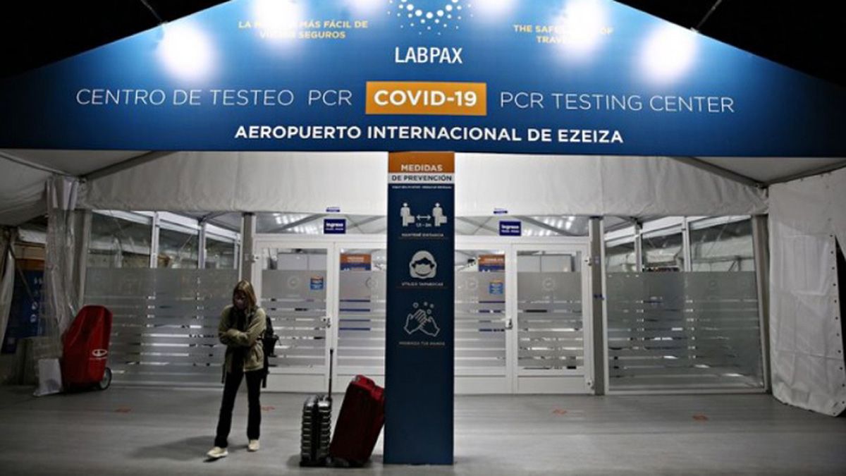 Hay controles en Ezeiza para quienes llegan del exterior por el coronavirus.&nbsp;