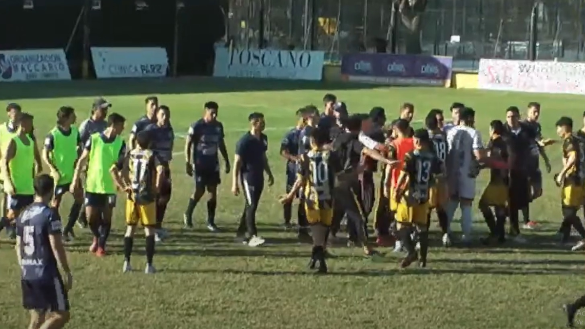 Los enfrentamientos en el interior del campo de juego se extendieron por un lapso de diez minutos. Una vez calmadas las aguas, los dirigentes de Libertad se disculparon ante el equipo visitante.&nbsp;