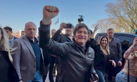 El comunicado oficial del Gobierno destacó la agenda política de Javier Milei en Santa Fe, pero no mencionó los incidentes ocurridos en el microcentro durante la mañana. El comunicado oficial del Gobierno destacó la agenda política de Javier Milei en Santa Fe, pero no mencionó los incidentes ocurridos en el microcentro durante la mañana.