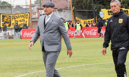 ¡Piden su renuncia! Los jugadores de Almirante Brown se le plantaron al DT, un ex Unión ¡Piden su renuncia! Los jugadores de Almirante Brown se le plantaron al DT, un ex Unión