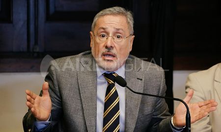 Sain, ministro de Seguridad de Santa Fe, volvió a criticar con dureza al socialismo y aseguró que el gobierno socialista nunca le puso protección. Sain, ministro de Seguridad de Santa Fe, volvió a criticar con dureza al socialismo y aseguró que el gobierno socialista nunca le puso protección.