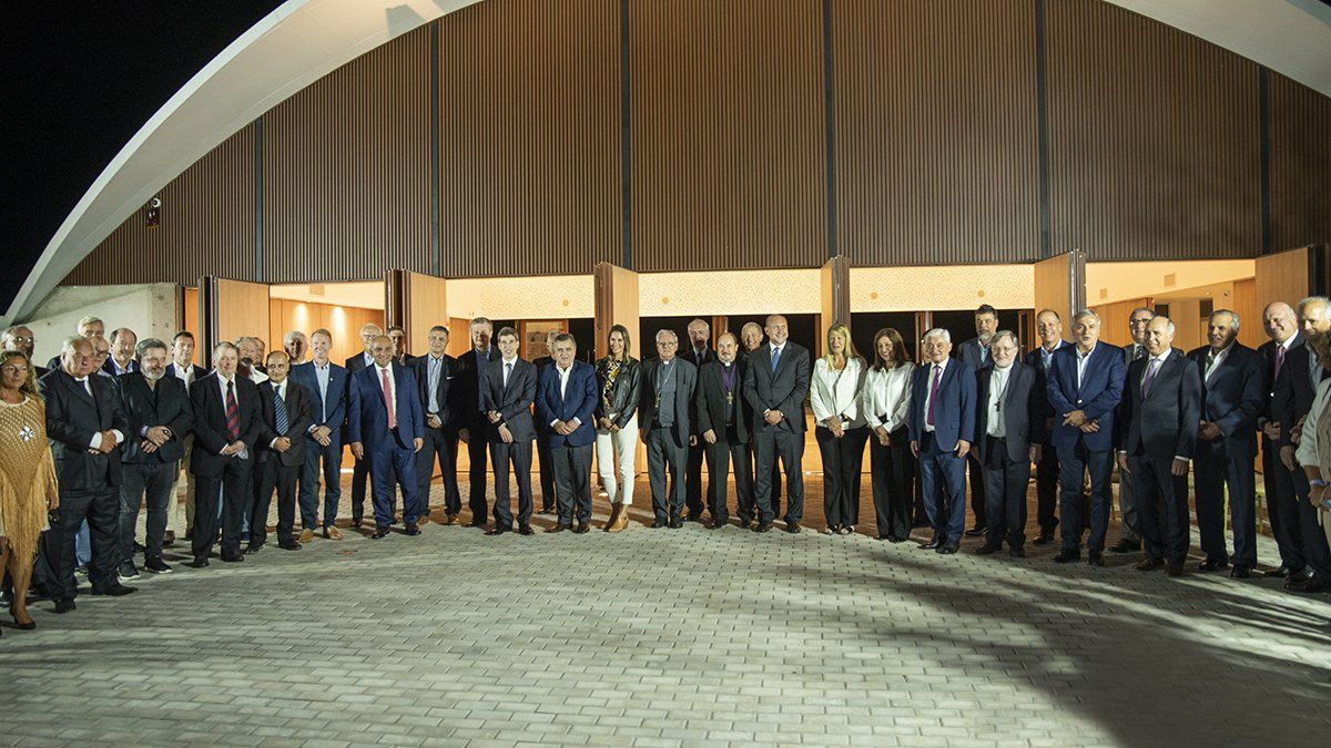 El acto de inauguración contó con la participación de diversas autoridades gubernamentales, encabezadas por los Gobernadores de las provincias de Santa Fe, Omar Perotti; de Río Negro, Arabela Carreras; de Jujuy, Gerardo Morales; y por el Jefe de Gabinete de Ministros de la Nación, Juan Manzur. Asimismo, el Presidente de la Nación Argentina, Dr. Alberto Fernández, hizo llegar su mensaje grabado, que se sumó al acompañamiento de destacadas personalidades de la cultura y la sociedad civil.