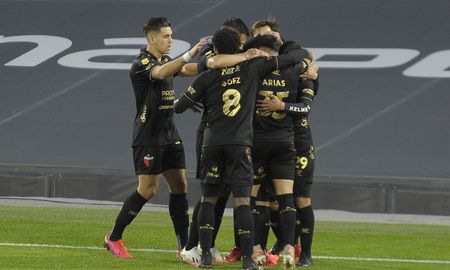 Colón informó que el plantel arrojó resultados no detectables de coronavirus y están todos a disposición para jugar ante Lanús por la segunda fecha del Torneo de la Liga Profesional. Colón informó que el plantel arrojó resultados no detectables de coronavirus y están todos a disposición para jugar ante Lanús por la segunda fecha del Torneo de la Liga Profesional.