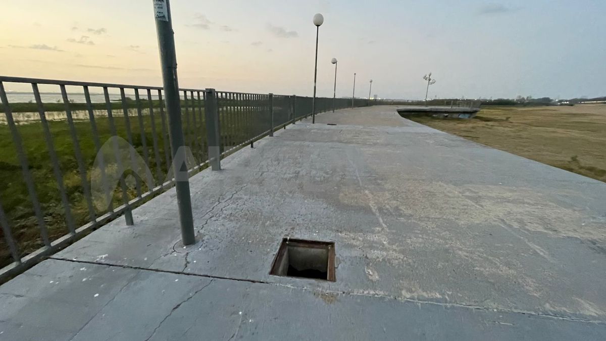 Los pozos tienen al menos dos metros de profundidad. Los pozos tienen al menos dos metros de profundidad.