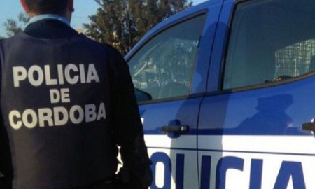 Tiene 15 años, fue a la comisaría a denunciar a su padre por abuso sexual y la violó un policía Tiene 15 años, fue a la comisaría a denunciar a su padre por abuso sexual y la violó un policía