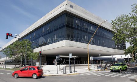 Con el objetivo de descomprimir la ocupación de camas en los principales hospitales de la ciudad de Santa Fe, el Centro de Especialidades Médicas (Cemafe) pondrá a disposición camas para internación de pacientes. Con el objetivo de descomprimir la ocupación de camas en los principales hospitales de la ciudad de Santa Fe, el Centro de Especialidades Médicas (Cemafe) pondrá a disposición camas para internación de pacientes.