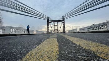 Asaltaron a dos hombres que estaban pescando a metros del Puente Colgante