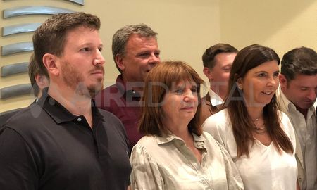 Lamentablemente vamos a cerrar el año con el mayor número de homicidios, se quejó Bullrich en Santa Fe. Lamentablemente vamos a cerrar el año con el mayor número de homicidios, se quejó Bullrich en Santa Fe.