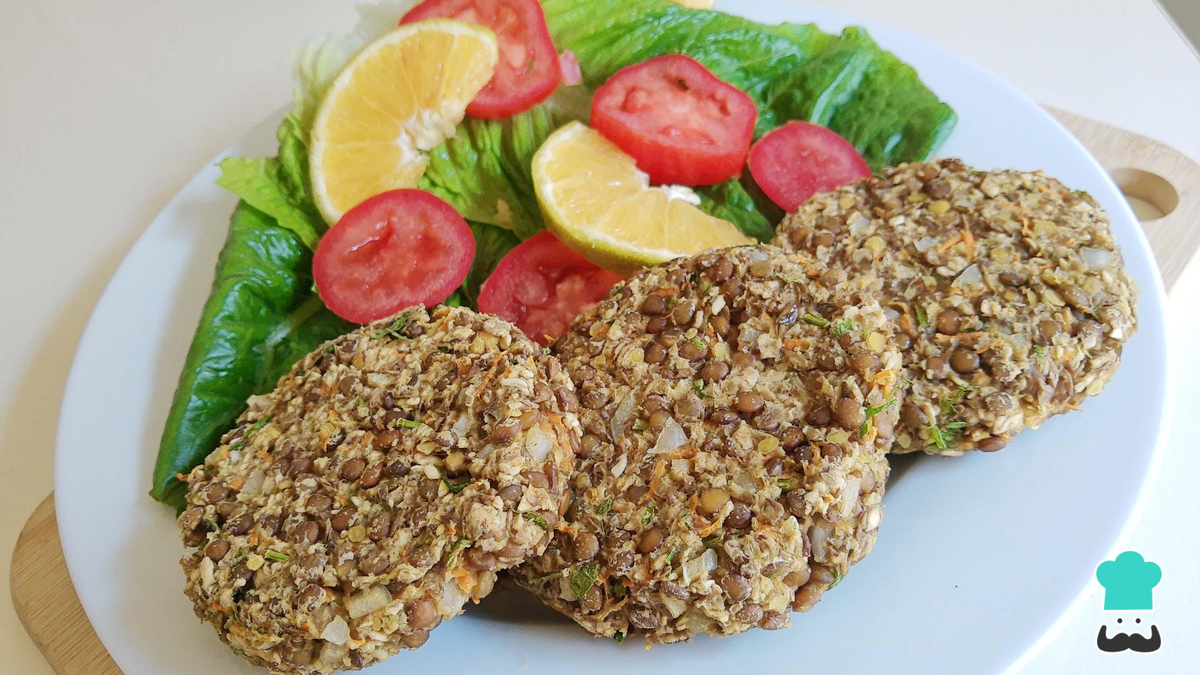 Las hamburguesas de lentejas son una alternativa deliciosa y saludable a las de carne tradicionales. Las hamburguesas de lentejas son una alternativa deliciosa y saludable a las de carne tradicionales.