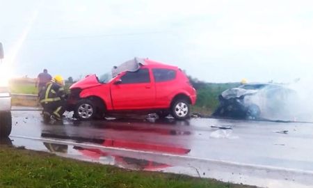 Un hombre murió y otras cinco personas resultaron heridas en un choque frontal en ruta 16. Un hombre murió y otras cinco personas resultaron heridas en un choque frontal en ruta 16.