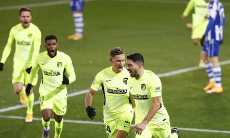 Luis Suárez le dio la victoria al Atlético de Madrid ante el Alavés y recuperó la punta de LaLiga de España con dos partidos jugados menos que el resto. Luis Suárez le dio la victoria al Atlético de Madrid ante el Alavés y recuperó la punta de LaLiga de España con dos partidos jugados menos que el resto.