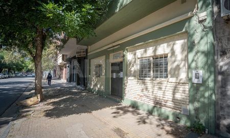El Club República del Sur está ubicado en Francia al 2065 de Santa Fe y es prácticamente desconocido fuera del barrio. Sin embargo, centenares de personas llegaron en los últimos días desde lugares distantes para asociarse. Los vecinos afirman que grupos políticos pugnan por quedarse con el control de la institución. El Club República del Sur está ubicado en Francia al 2065 de Santa Fe y es prácticamente desconocido fuera del barrio. Sin embargo, centenares de personas llegaron en los últimos días desde lugares distantes para asociarse. Los vecinos afirman que grupos políticos pugnan por quedarse con el control de la institución.