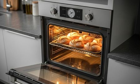 Expertos en cocina explican cuándo conviene calentar el horno y cuándo no. Expertos en cocina explican cuándo conviene calentar el horno y cuándo no.