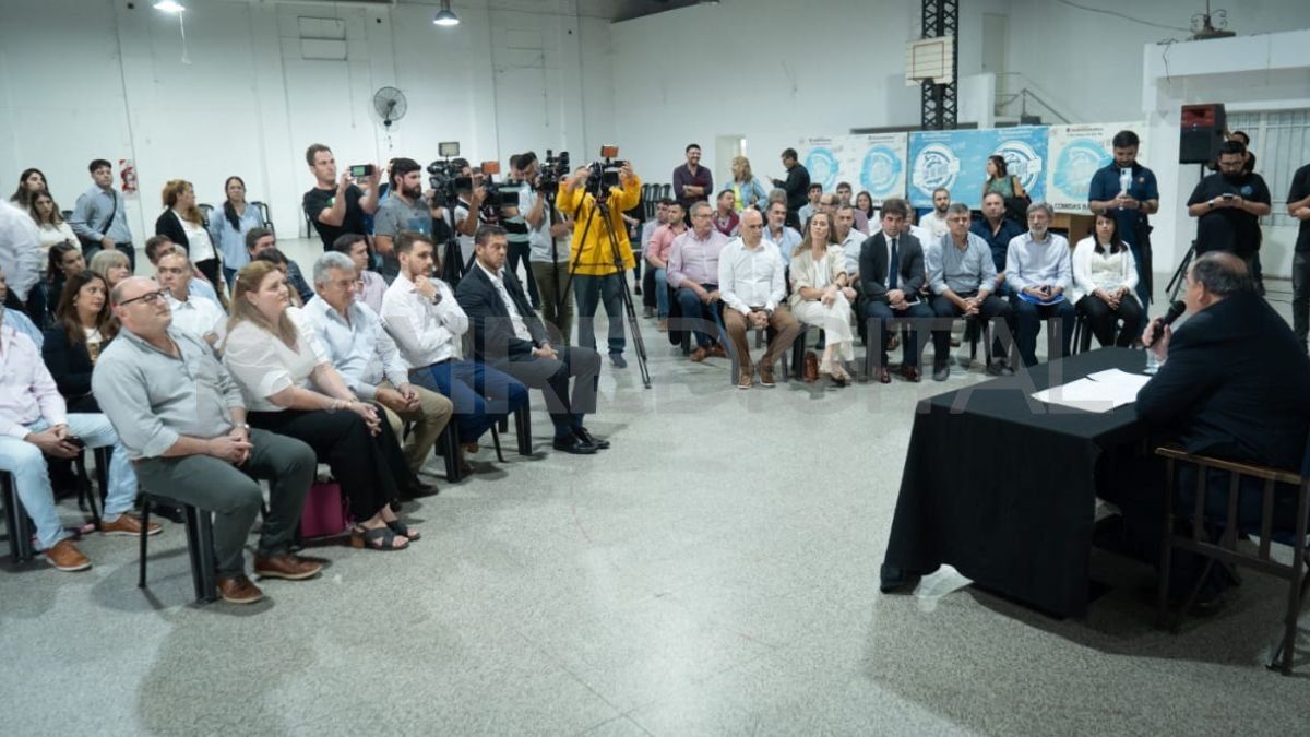 Este viernes, Juan Pablo Poletti presentó a su gabinete. Este viernes, Juan Pablo Poletti presentó a su gabinete.