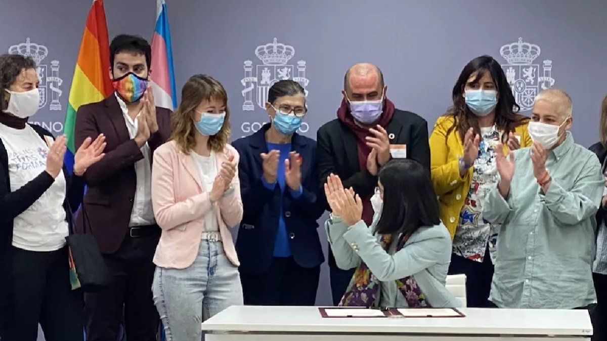 España restituyó los tratamientos de fertilidad gratuitos para solteras