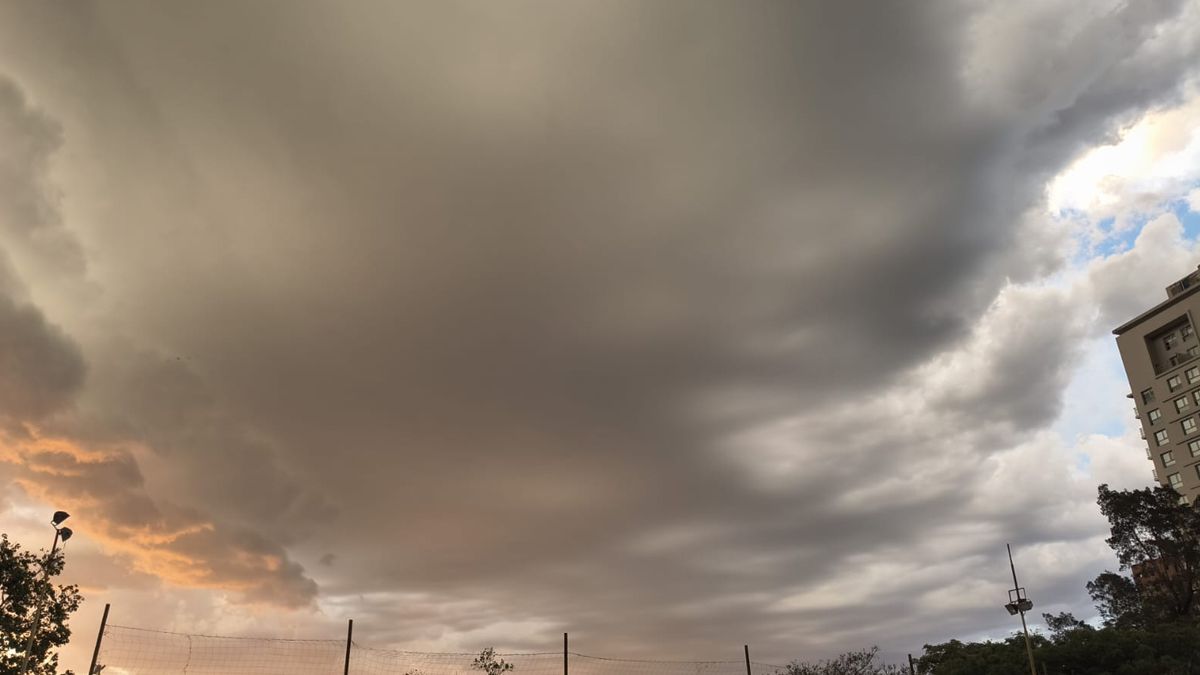 El alerta incluye lluvias fuertes, ráfagas intensas y posible granizo en las próximas horas. El alerta incluye lluvias fuertes, ráfagas intensas y posible granizo en las próximas horas.