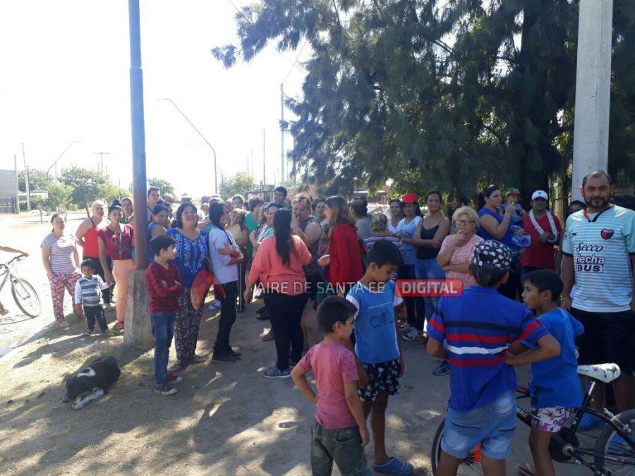 Vecinos de Los Troncos reclaman el ingreso del colectivo al barrio