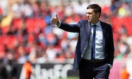 El nuevo seleccionador uruguayo, Diego Alonso, aseguró que estarán en el Mundial de Qatar 2022 tras ser presentado oficialmente como el reemplazante del cesanteado Óscar Washington Tabárez. El nuevo seleccionador uruguayo, Diego Alonso, aseguró que estarán en el Mundial de Qatar 2022 tras ser presentado oficialmente como el reemplazante del cesanteado Óscar Washington Tabárez.
