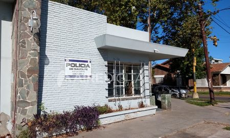 El sospechoso fue trasladado a la comisaría, donde denunció al policía que le disparó El sospechoso fue trasladado a la comisaría, donde denunció al policía que le disparó