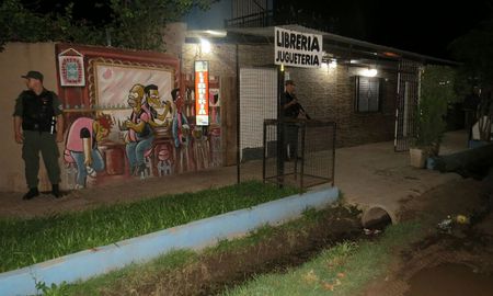En 2018 la Gendarmería allanó su casa en barrio Los Troncos y le secuestró droga. Tras su arresto se inició una causa por los bienes adquiridos con dinero narco. En 2018 la Gendarmería allanó su casa en barrio Los Troncos y le secuestró droga. Tras su arresto se inició una causa por los bienes adquiridos con dinero narco.