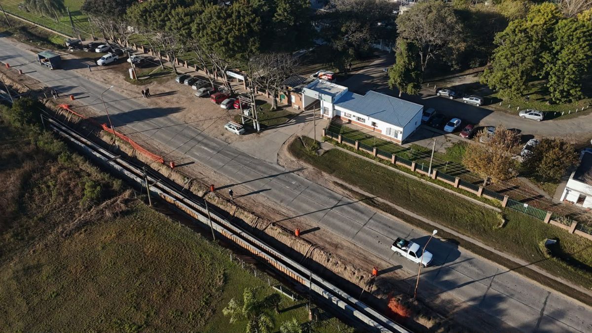 Comenzaron los trabajos de construcción de una alcantarilla frente al Hospital Protomédico y desarrolla los primeros movimientos para la nueva rotonda. Comenzaron los trabajos de construcción de una alcantarilla frente al Hospital Protomédico y desarrolla los primeros movimientos para la nueva rotonda.