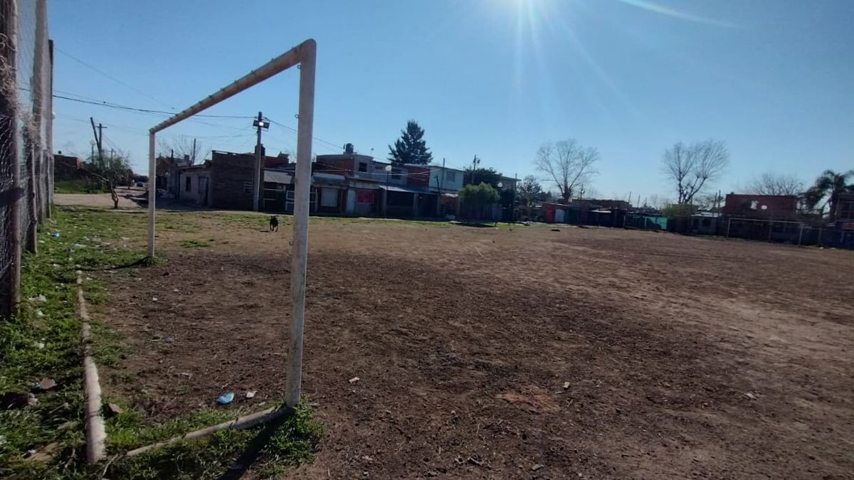 Cinco jóvenes resultaron heridos de bala anoche mientras jugaban un partido de fútbol en la zona noroeste de Rosario.