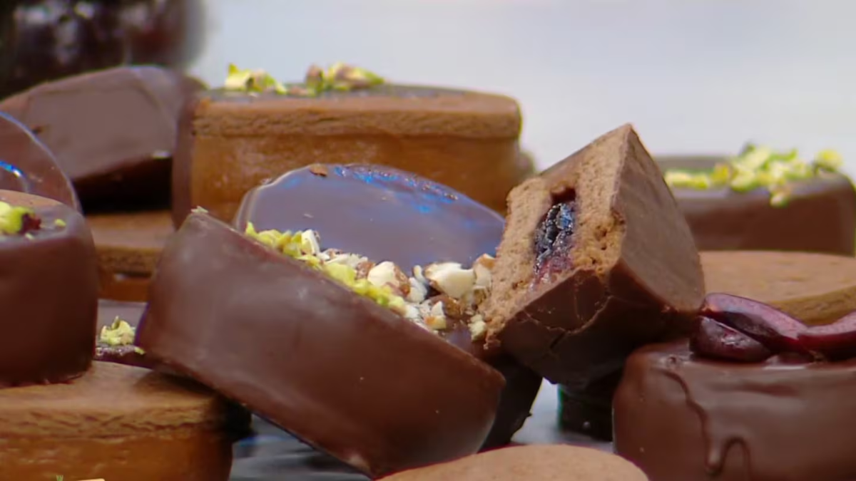 Alfajores de selva negra, la receta dulce para el fin de semana.