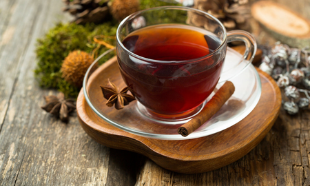 Té de canela, anís, clavo de olor y manzana Té de canela, anís, clavo de olor y manzana