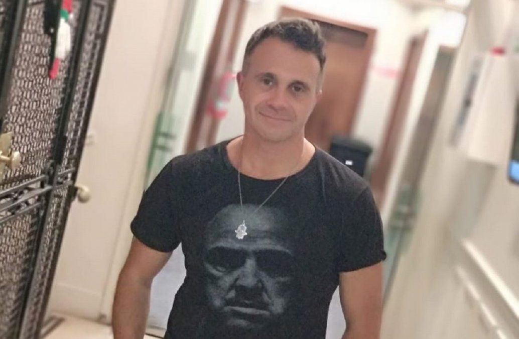 El periodista se contagió tras regresar de sus vacaciones por el Caribe.