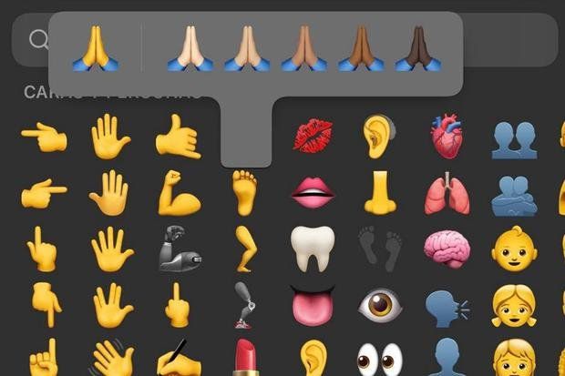 El emoji puede elegirse en diferentes tonalidades de piel.
