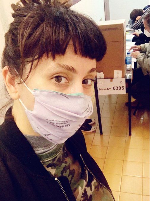 Cayetina tampoco quiso perderse la selfie electoral.