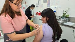 altText(La vacunación se traslada a las escuelas: refuerzo para chicos y preadolescentes)}