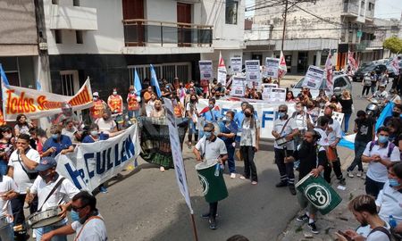 Va a ser la última del año y el año que viene volvemos a retomar con fuerza si es que no conseguimos nada para concretarlo, advirtió uno de los trabajadores. Va a ser la última del año y el año que viene volvemos a retomar con fuerza si es que no conseguimos nada para concretarlo, advirtió uno de los trabajadores.