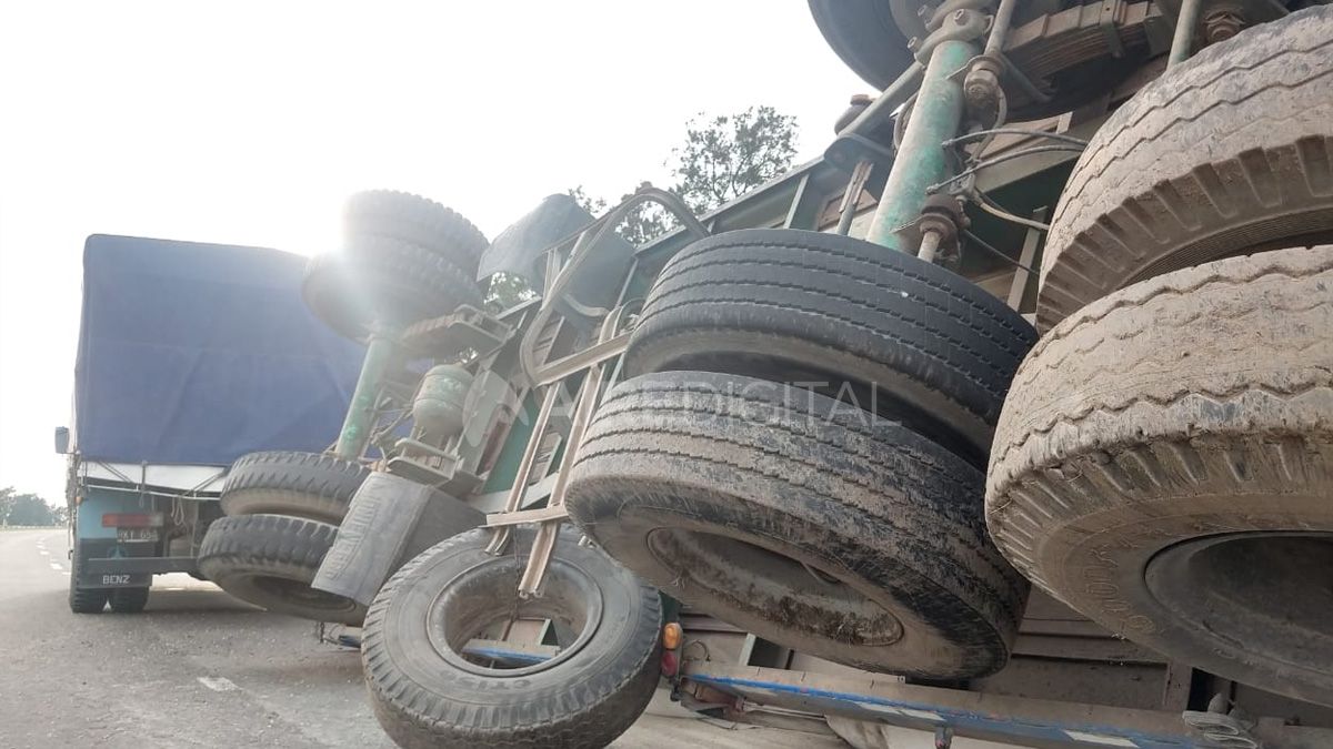 Volcó un camión en la autopista Santa Fe-Rosario
