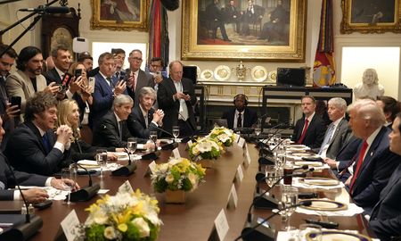 Donald Trump y Javier Milei, en el nuevo encuentro en Estados Unidos. Donald Trump y Javier Milei, en el nuevo encuentro en Estados Unidos.