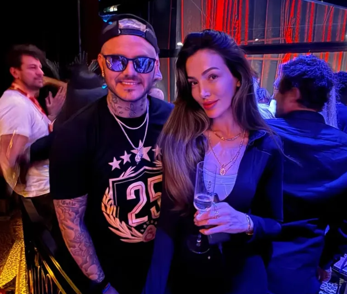 Mauro Icardi junto a la modelo e influencer turca, Özge Atalay. Mauro Icardi junto a la modelo e influencer turca, Özge Atalay.