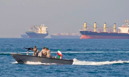 Irán anunció que el paso de buques comerciales por el estrecho de Ormuz queda “completamente abierto” Irán anunció que el paso de buques comerciales por el estrecho de Ormuz queda “completamente abierto”