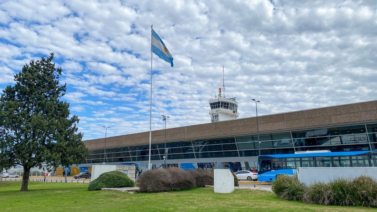 La provincia de Santa Fe se hará cargo de la inversión que demande la renovación y modernización del Aeropuerto de Rosario. 