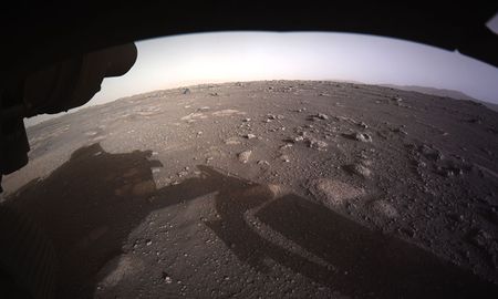 La primera foto del rover de la Nasa Perseverance en el cráter Jezero, en Marte. La primera foto del rover de la Nasa Perseverance en el cráter Jezero, en Marte.